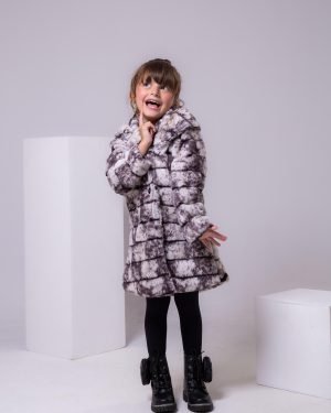 Casaco Peluciado Preto e Branco Mesclado Com Capuz